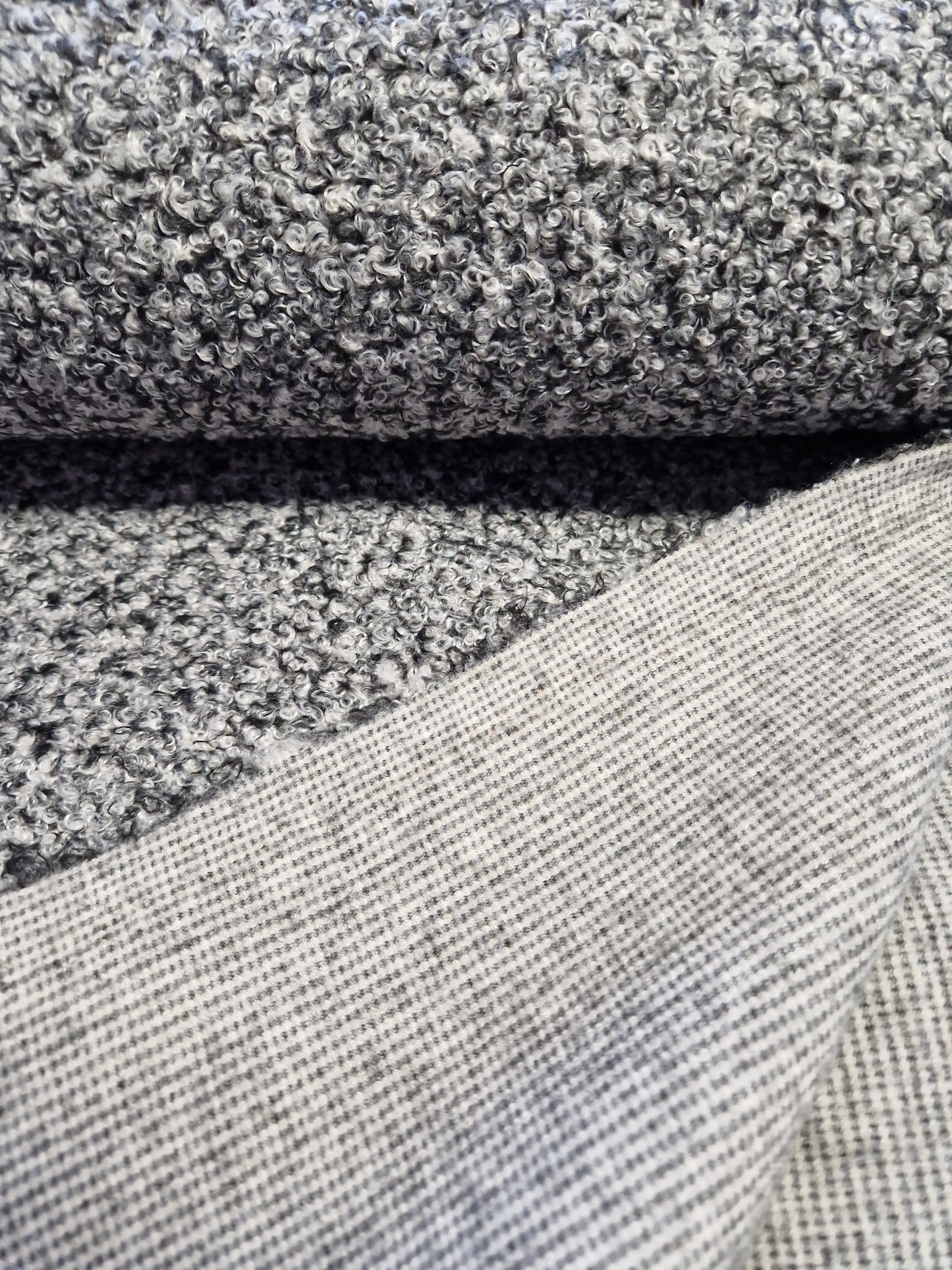 Boucle grau-weiß
